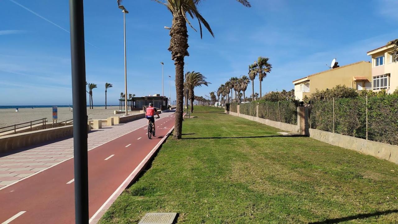 Atractivo Apartamento En La Playa Con Parking Roquetas de Mar Kültér fotó
