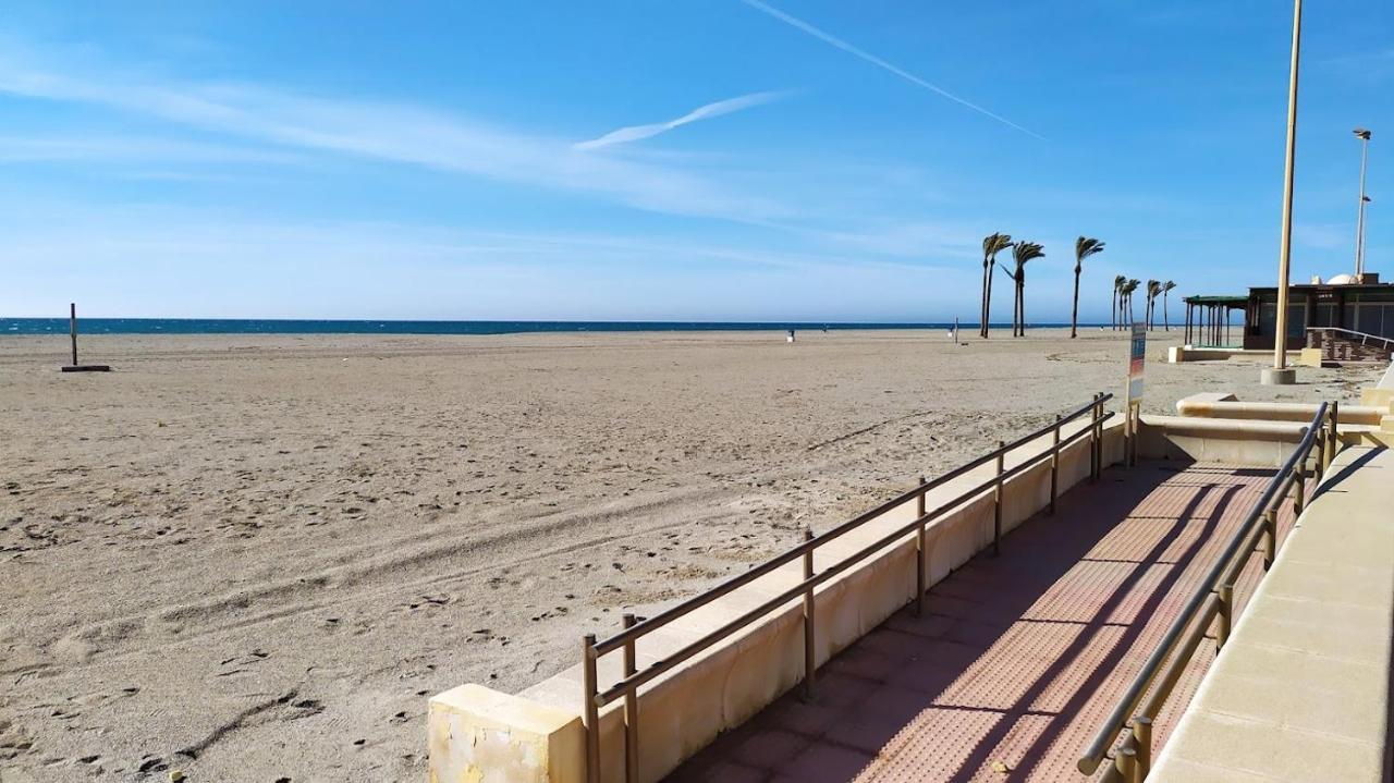 Atractivo Apartamento En La Playa Con Parking Roquetas de Mar Kültér fotó