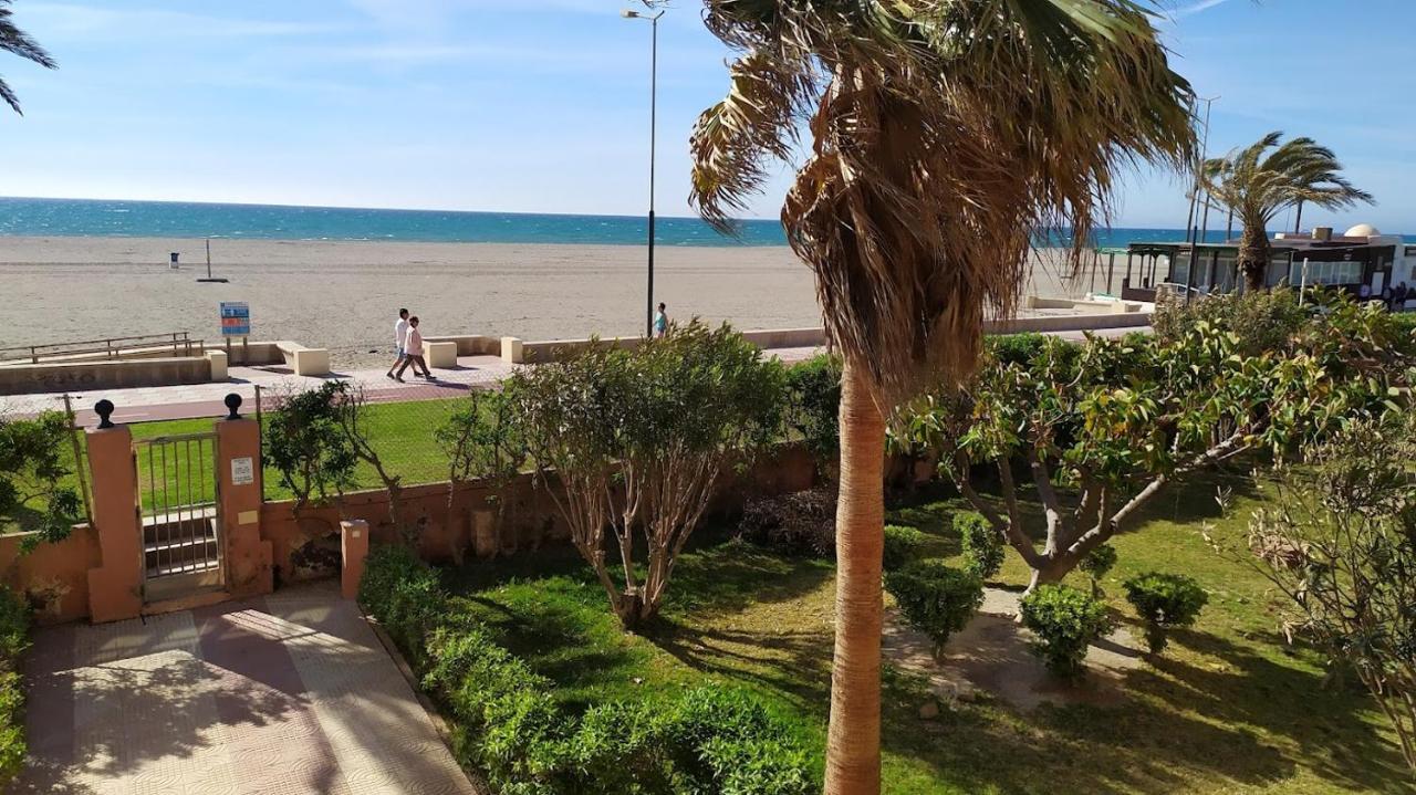 Atractivo Apartamento En La Playa Con Parking Roquetas de Mar Kültér fotó